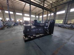 上柴動力350千瓦柴油發(fā)電機(jī)組柴油機(jī)型號SC13E550D2配套悅成無刷全銅發(fā)電機(jī),自動自保護(hù)控制器